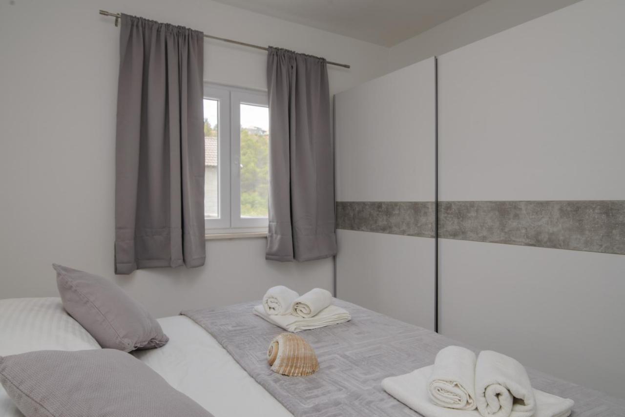 Apartments Pelja Trogir Bagian luar foto