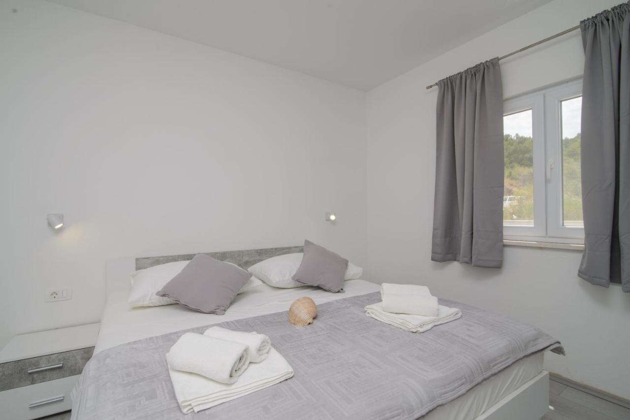 Apartments Pelja Trogir Bagian luar foto