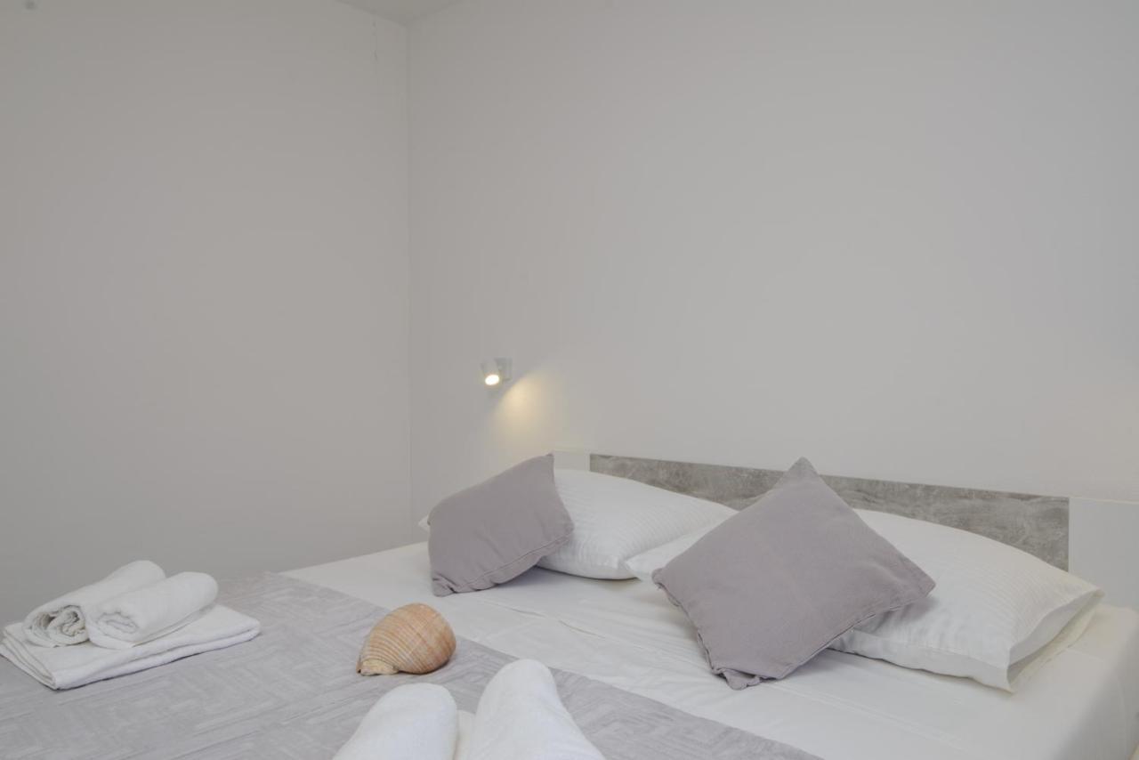 Apartments Pelja Trogir Bagian luar foto