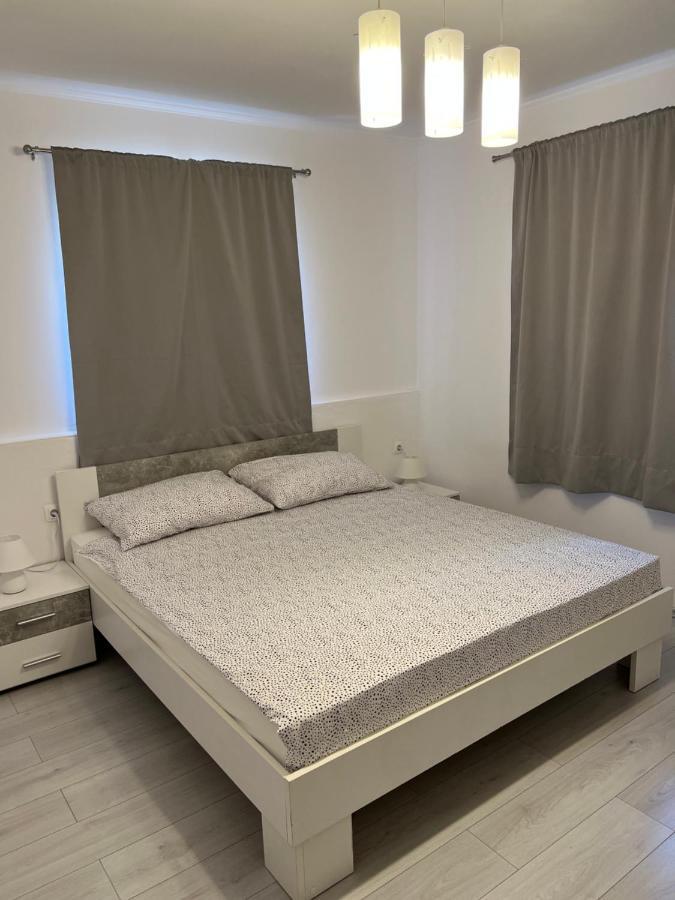 Apartments Pelja Trogir Bagian luar foto